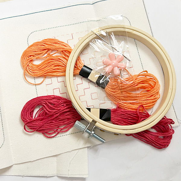 Good luck Coaster Embroidery Kit with Pattern PLOMA